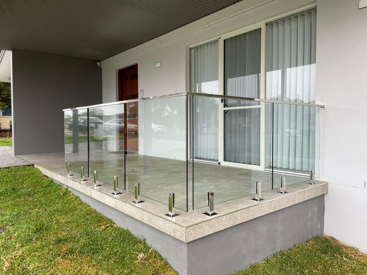 Glass balustrade installation
